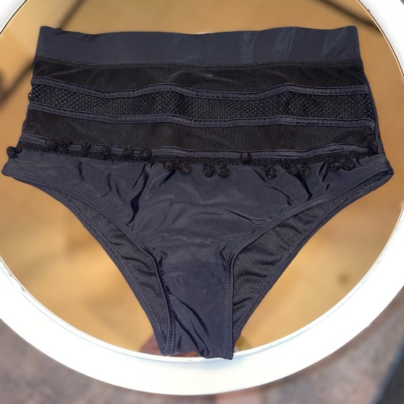•HIGH-WAISTED SWIM •MESH & POM POMS •MEDIUM T&B• - Picture 3 of 8
